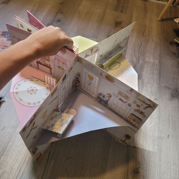 my very own playhouse hard back dollhouse interactive book turns into dollhouse - Picture 5 of 11